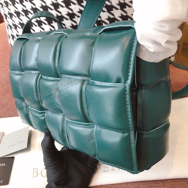 Bottega Veneta女包 寶緹嘉19新款 CASSETTE枕頭包 編織斜跨女包 原單胎牛皮 BV單肩女包 寶石綠  gxz1084